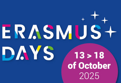 Auf blauem Hintergrund ist auf der linken Seite der Schriftzug "Hashtag Erasmus Days 13. bis 18. Oktober 2025" zu lesen. Auf der rechten Seite ist das Motto "Live our values, inspire our future" zu lesen.